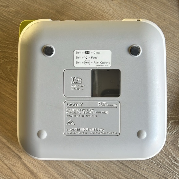 Brother P-touch Label Maker - Picture 2 of 3